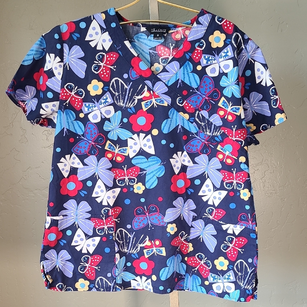Zoe + Chloe Women's Blue and Multi Colored  Butterfly Top 100% Cotton Medium‎